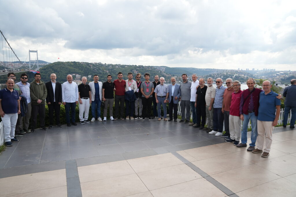 “Dijital Çağda Ebeveyn Olmak” programı katılımcılarıyla toplu fotoğraf